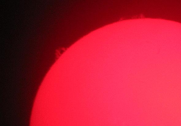 Prominences on the Sun's limb
Prominences show up on the Sun's limb when it is viewed through a H-alpha filter.
Link-words: Sun