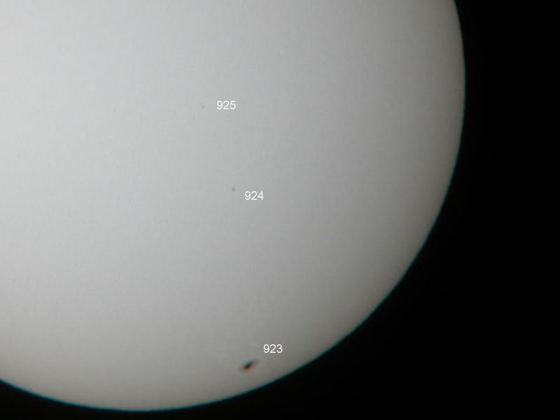 Sunspots 923-925
Three spots, two very small, on the Sun close to its sunspot minimum.
Link-words: Sun