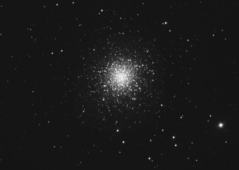M13 Hercules
globular cluster
18x300 secs, darks, flats, flat darks, bias
