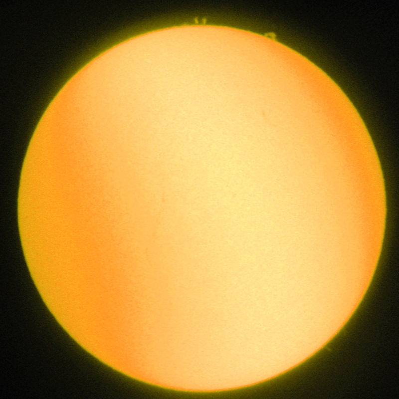 The Sun in HA
Taken at Feb 08 DSC.
full solar disk, plus two promances top middle and a further dimmer one roughly located at about 4-5 o clock.
Link-words: Sun Mac
