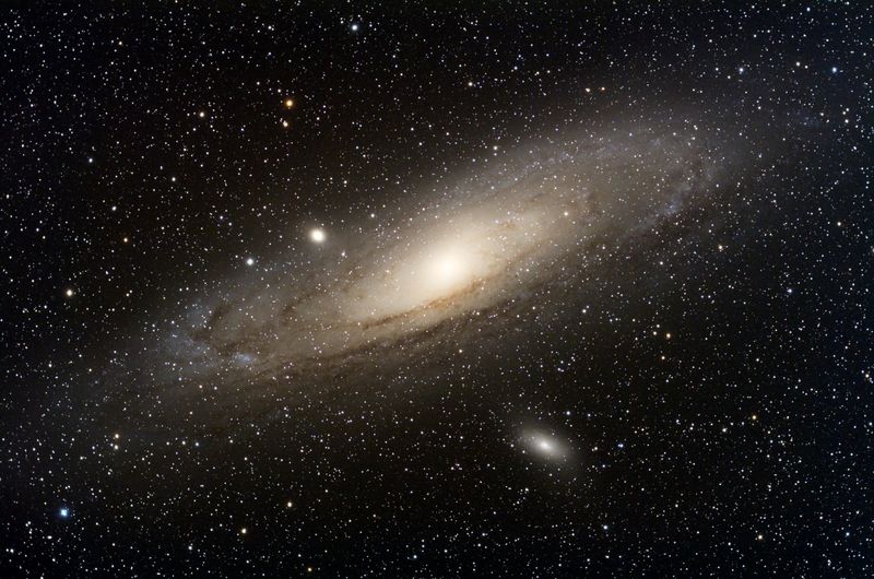 M31 - The Andromeda Galaxy
64 x 5minute exposures at ISO800
