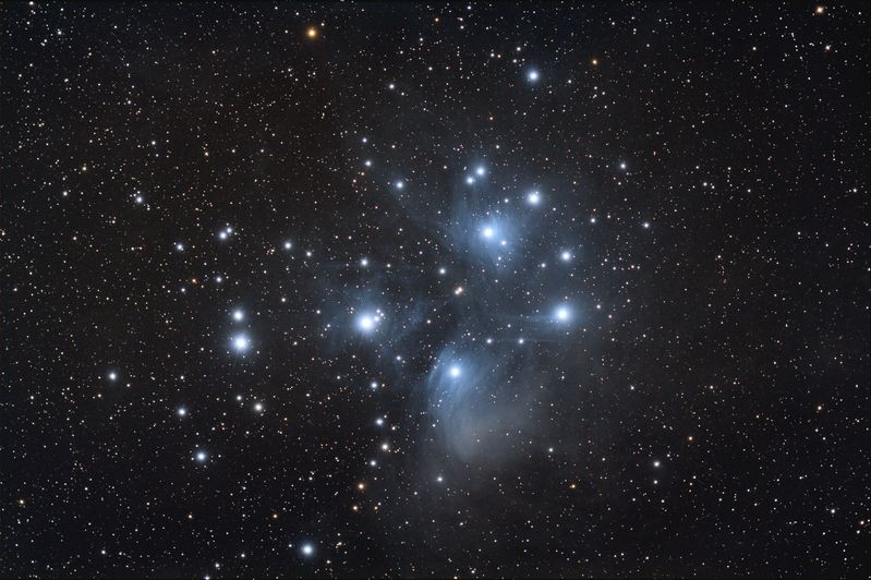 M45 - The Pleiades
24 exposures of 5 min at ISO 800.
