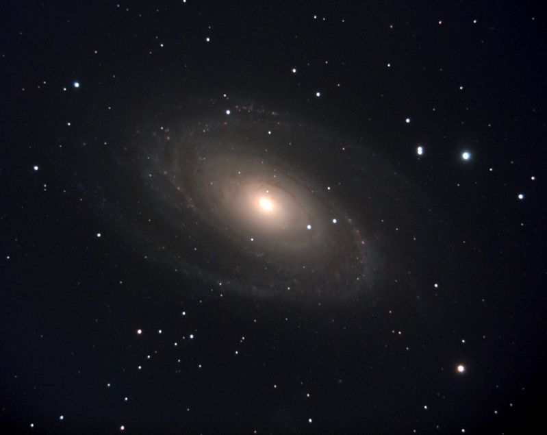 M81 - Bode's Galaxy
44x5min - Modified Canon EOS350D on Celestron C11
Link-words: Messier