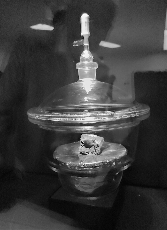 The Winchcombe Meteorite in its bell jar at the Science Museum
A visit by the OAS to the Science Museum to see the Science Fiction exhibition.
Link-words: ScienceMuseum2022