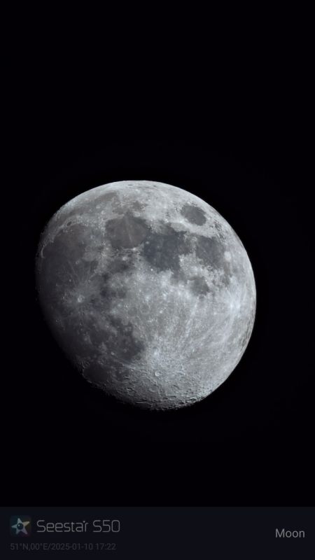 Waxing Gibbous Moon
88% Waxing Gibbous Moon
