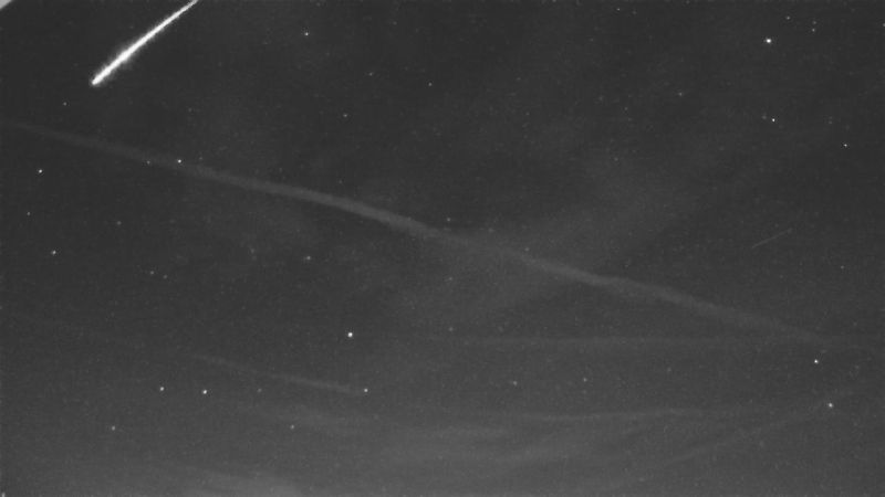 A bright meteor close to Polaris
