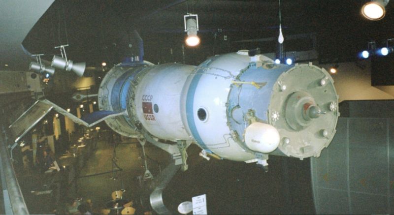 A Soyuz assemblage at the Space Centre in Leicester
Link-words: SpaceCentre2004