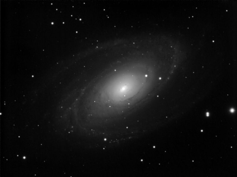 Messier M81
17 x 300s subs reprocessed for core detail
Link-words: Messier Galaxy