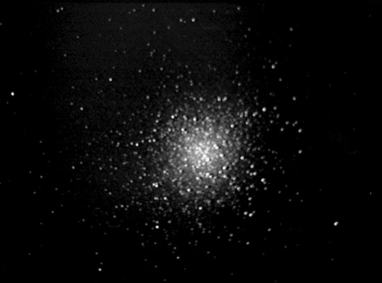 M13
M13, At its distance of 25,100 light years, its angular diameter of 20' corresponds to a linear 145 light years - visually, it is perhaps 13' large. It contains several 100,000 stars; Timothy Ferris in his book Galaxies even says "more than a million". Towards its center, stars are about 500 times more concentrated than in the solar neighborhood. The age of M13 has been determined by Sandage as 24 billion years and by Arp as 17 billion years around 1960; Arp later (in 1962) revised his value to 14 billion years (taken from Kenneth Glyn Jones).
Link-words: Messier Galaxy