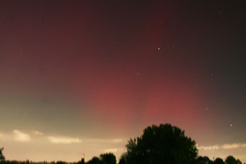 Aurora from my neighbours loft
Taken in my steet BR2 Bortle 4 from my neighbours loft window.
Link-words: CarolePope