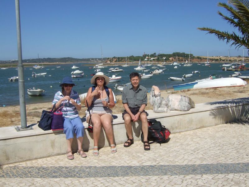 COAA 2007
Relaxing in Portugal during the daytime - Delphine, Carole and Brian
Link-words: COAA2007