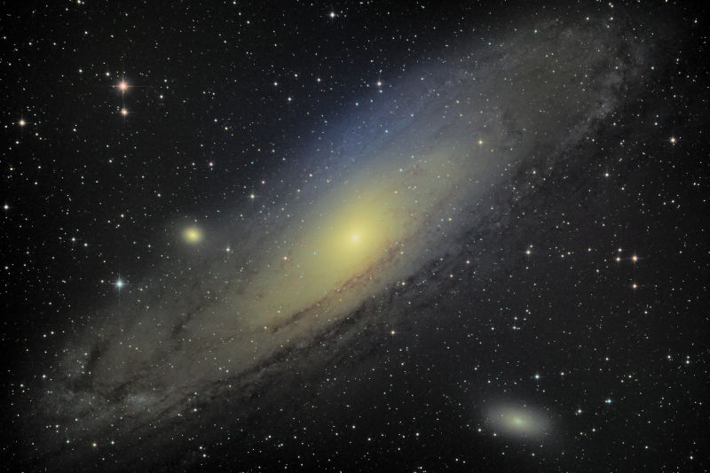 M31, uncalibrated, Manche, France, 2018-11-02
Taken with each sub interspersed with a minimum exposure time sub, this seems to have fixed the blotch problem.
Link-words: Duncan