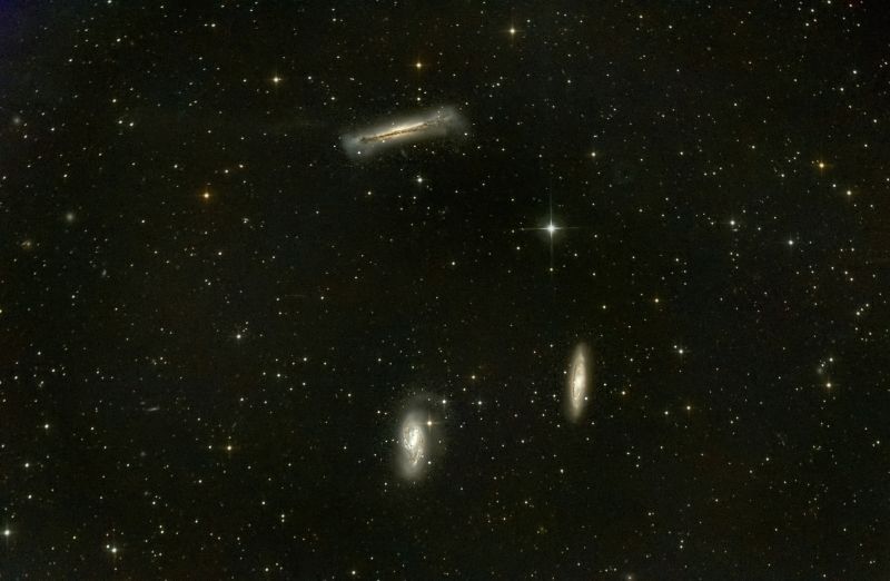 M65 M66 NGC3623
73x120s Gain 1600 (unity) Offset 25 CCD Temp -5 Processed using Overscan areas of CMOS to compensate for variable bias.
Link-words: Duncan