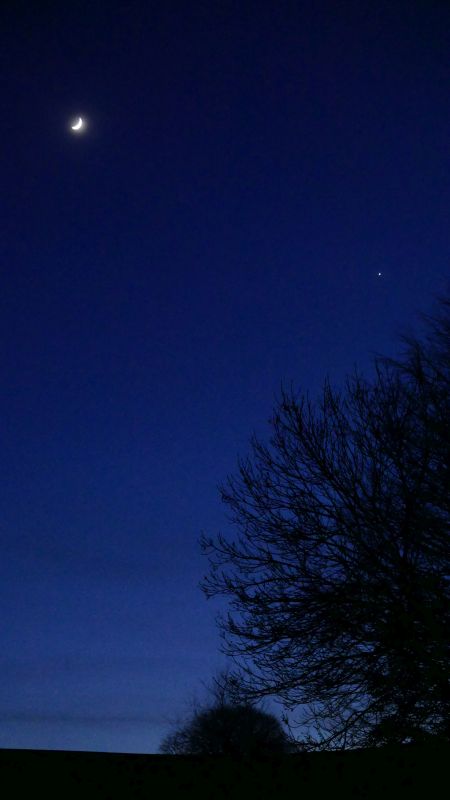 Moon and Venus 2020-01-29 Manche
Link-words: Duncan