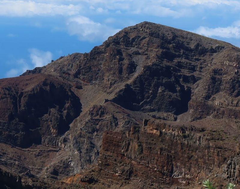 On the Roques de los Muchachos
Amazing details on Rock- Rust like Red bands
Link-words: LaPalma2024