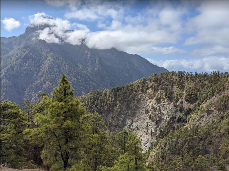 Scenery in the Caldera de Taburiente La Palma 
Beautiful Scenery, 10 mile hike in this exstinct volcano by Steve fuller, Michael Griffiths, Tom Meechan and Noel Clark 
Link-words: LaPalma2024